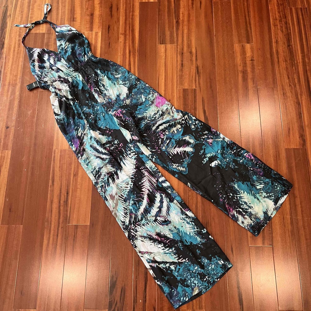 New Bebe Multicolor Halter‎ Jumpsuit One Piece Multicolor Leaf Patterned Size 00